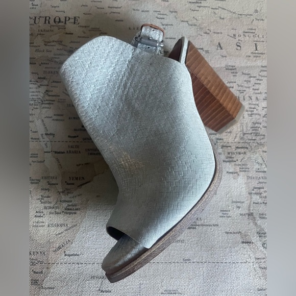 🆕Gentle Souls Peep Toe Slingback Block Heel Size 6 NWOB - Picture 4 of 11